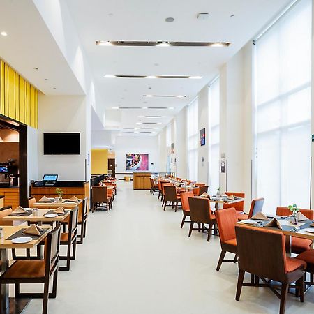 Fairfield By Marriott Ahmedabad Hotel Buitenkant foto