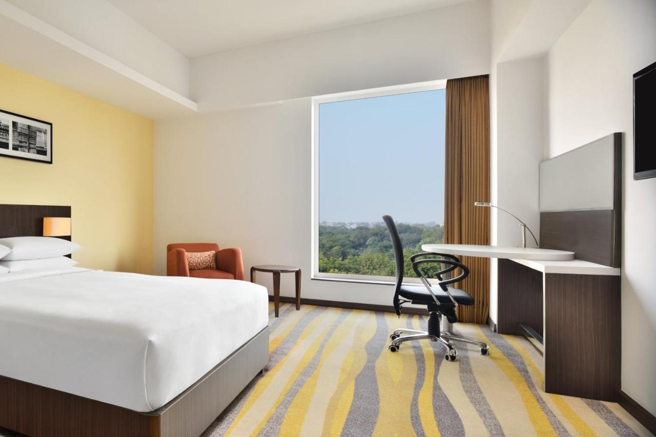 Fairfield By Marriott Ahmedabad Hotel Buitenkant foto