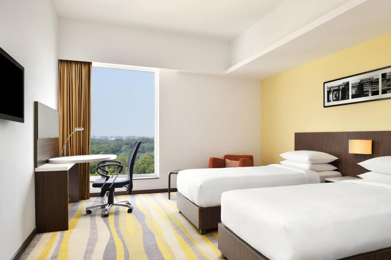 Fairfield By Marriott Ahmedabad Hotel Buitenkant foto