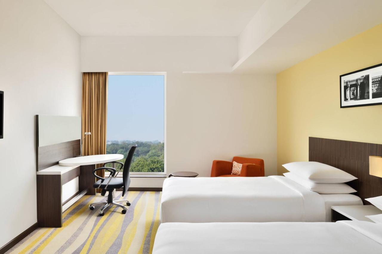 Fairfield By Marriott Ahmedabad Hotel Buitenkant foto