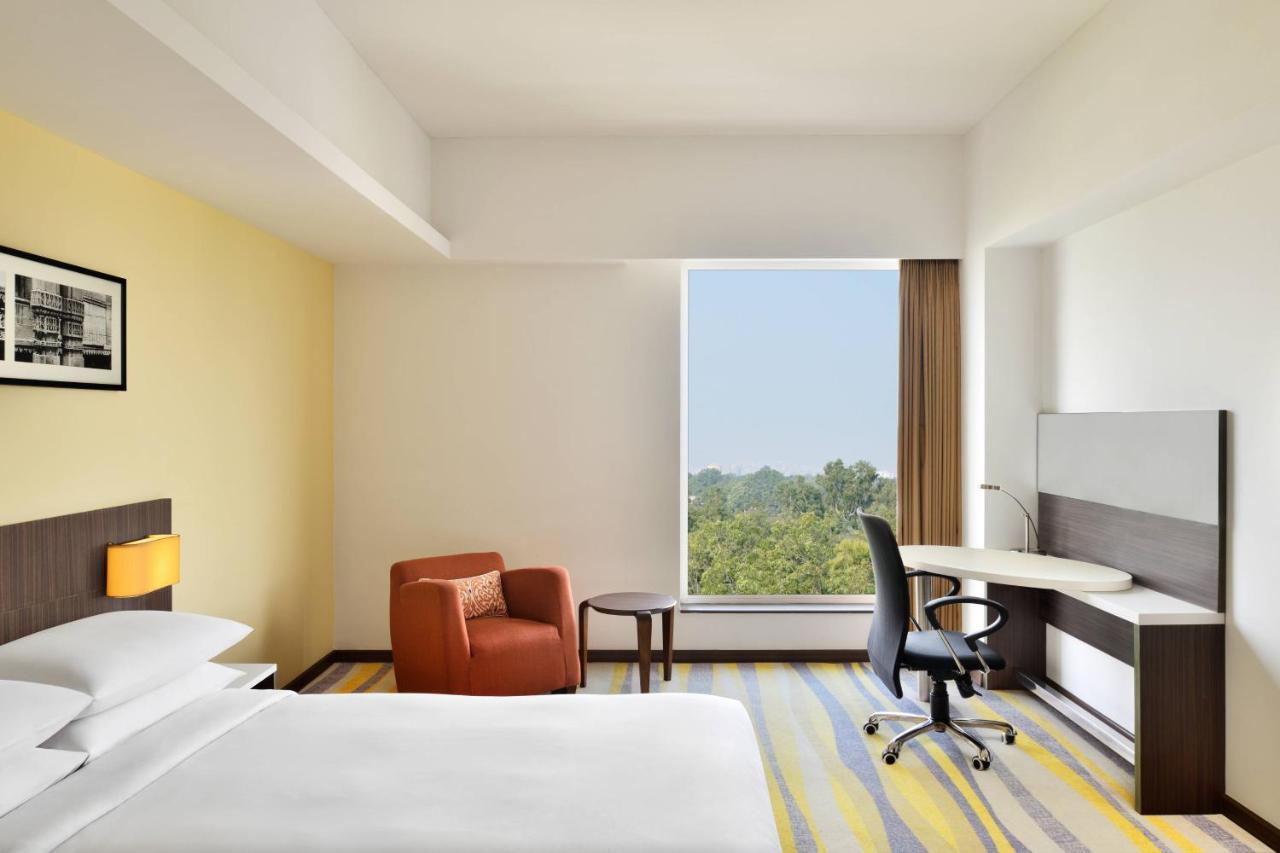 Fairfield By Marriott Ahmedabad Hotel Buitenkant foto