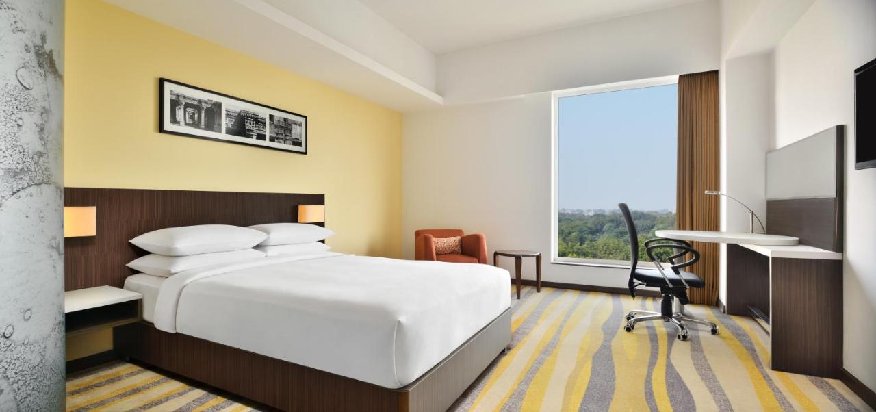 Fairfield By Marriott Ahmedabad Hotel Buitenkant foto