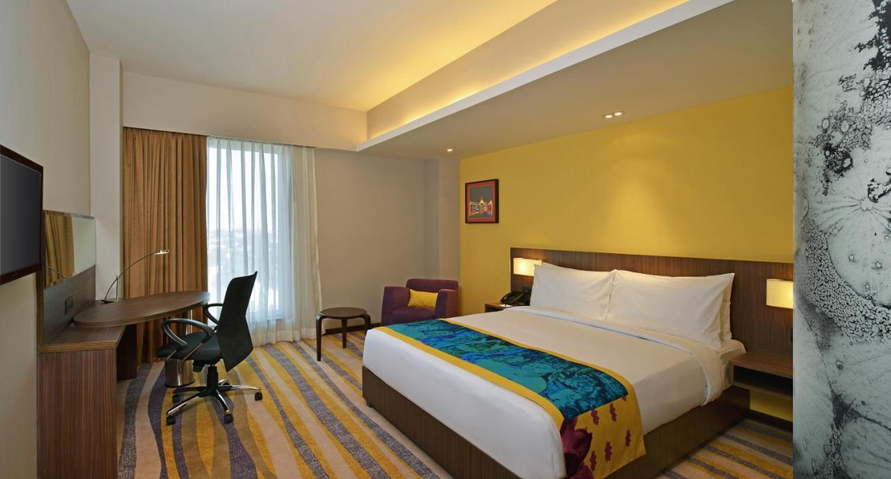 Fairfield By Marriott Ahmedabad Hotel Buitenkant foto