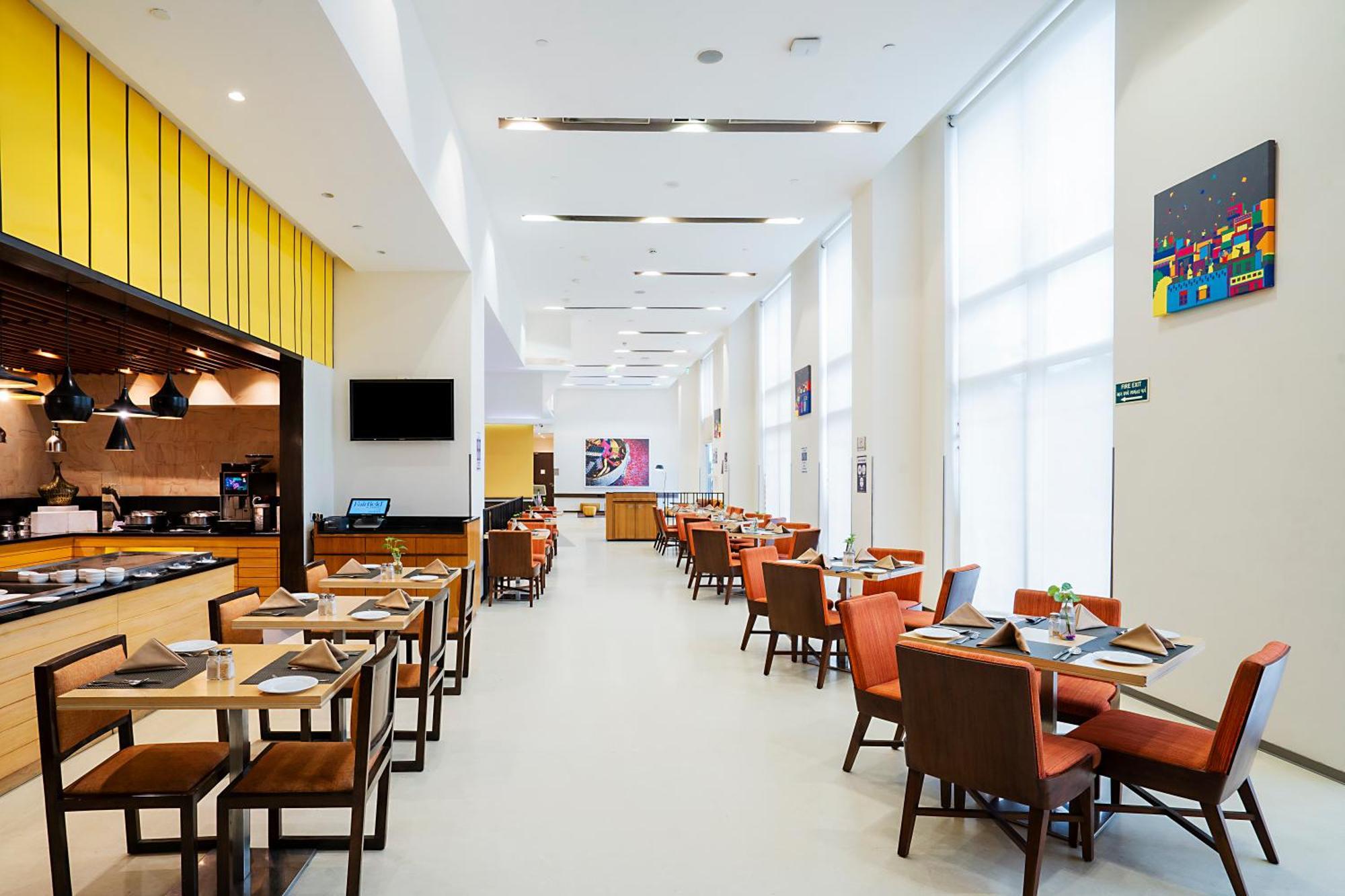 Fairfield By Marriott Ahmedabad Hotel Buitenkant foto